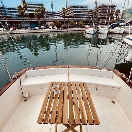 מלון סנט אדריה דה בסוס Stylish 80'S Fishing Boat מראה חיצוני תמונה